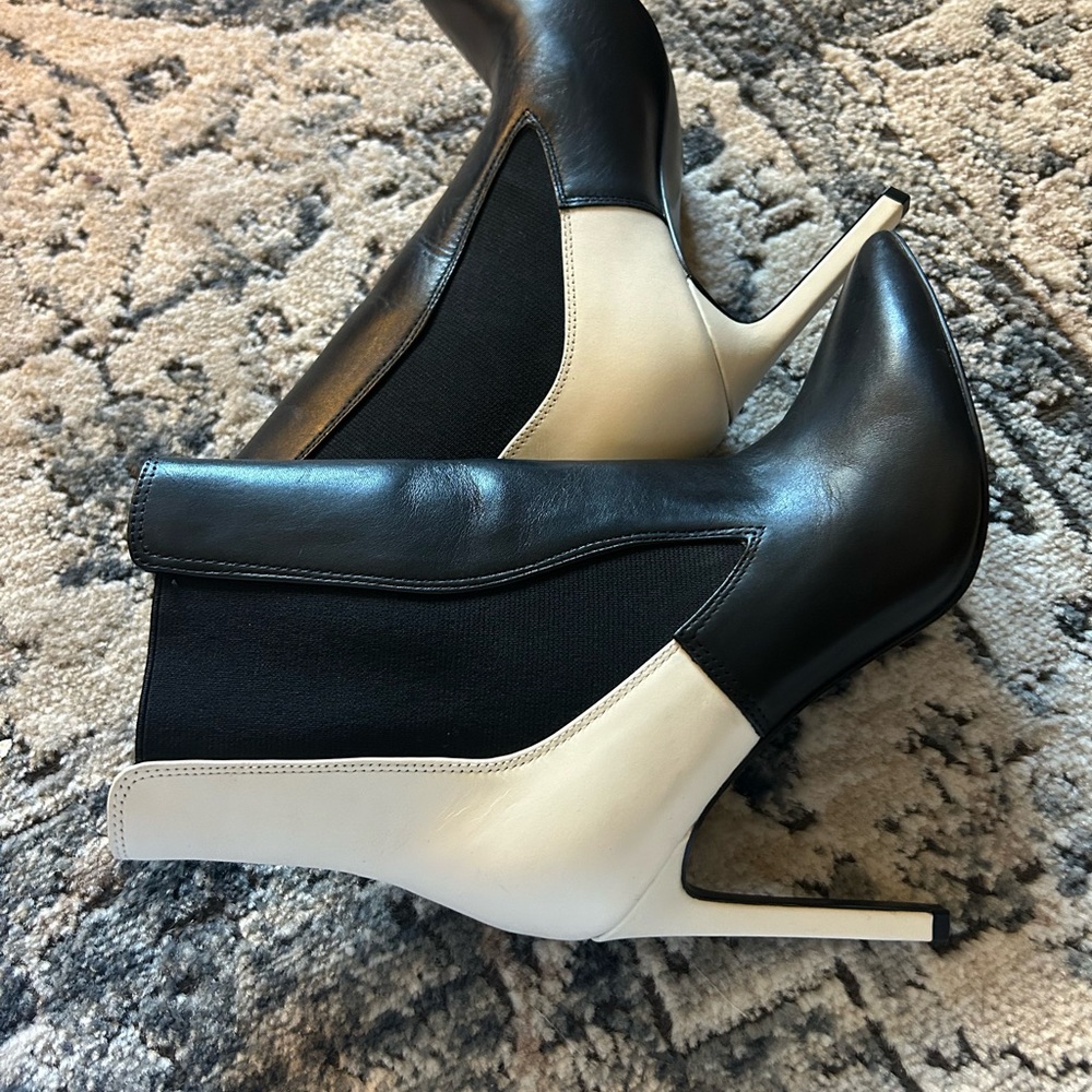 Nine West black and cream booties